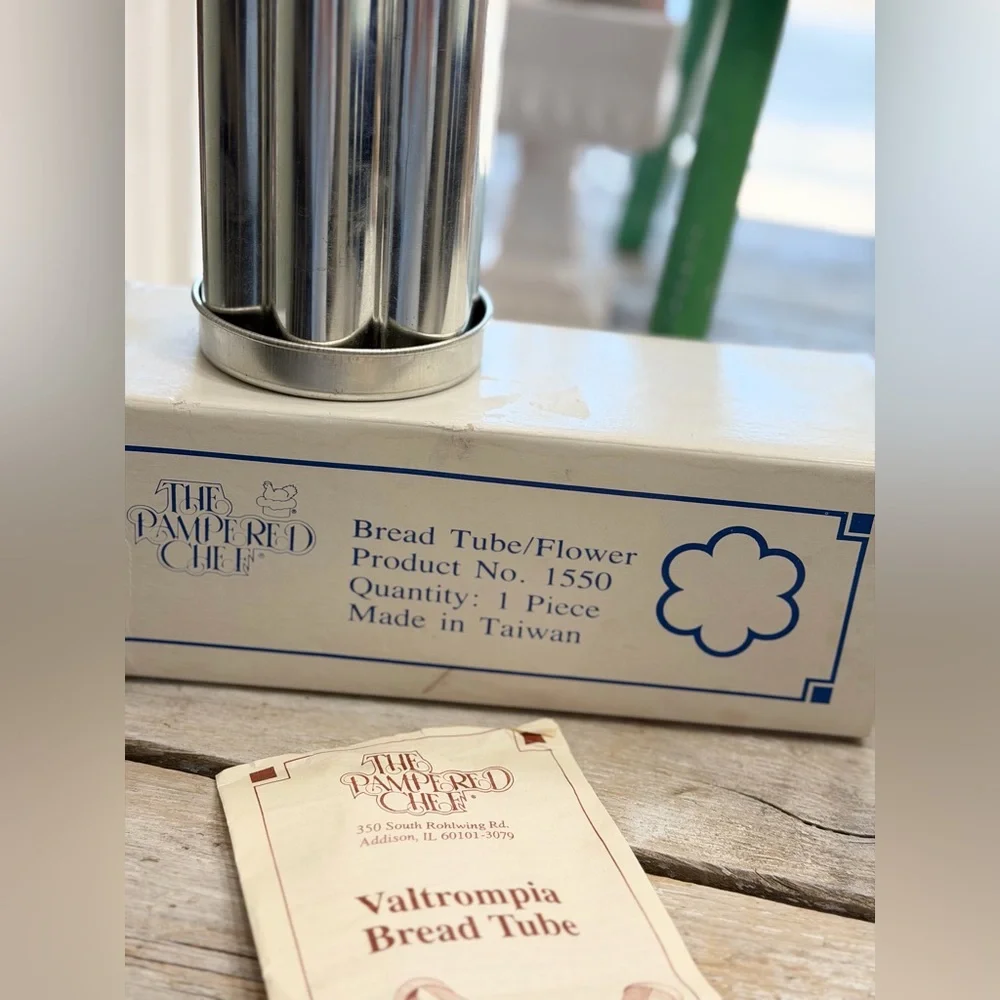 The Pampered Chef Bread Tube. Flower Shape | Metal | With Box & Instructions GUC